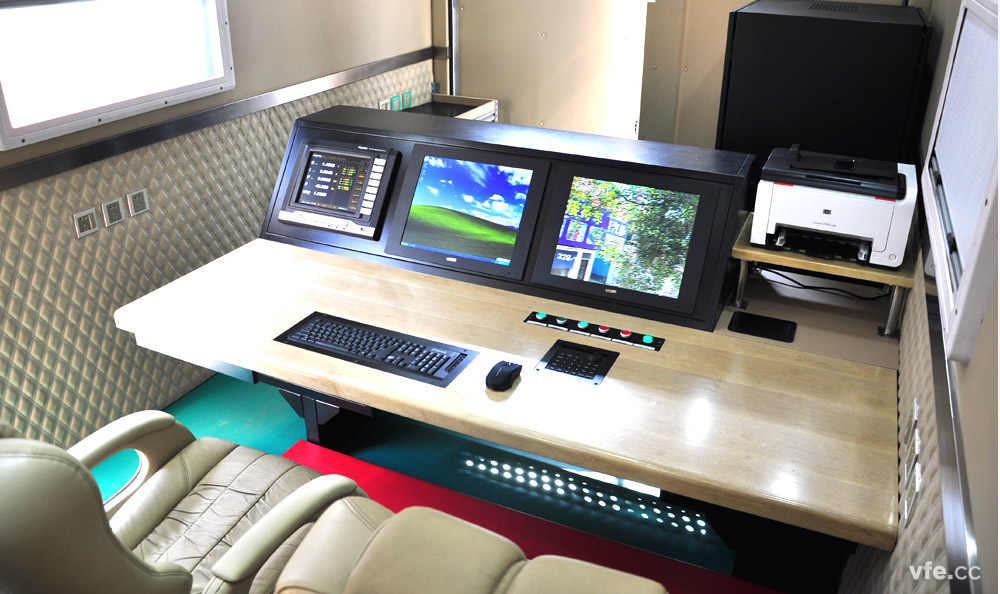 移動式高壓電機(jī)能效計量檢測平臺內(nèi)部操控臺