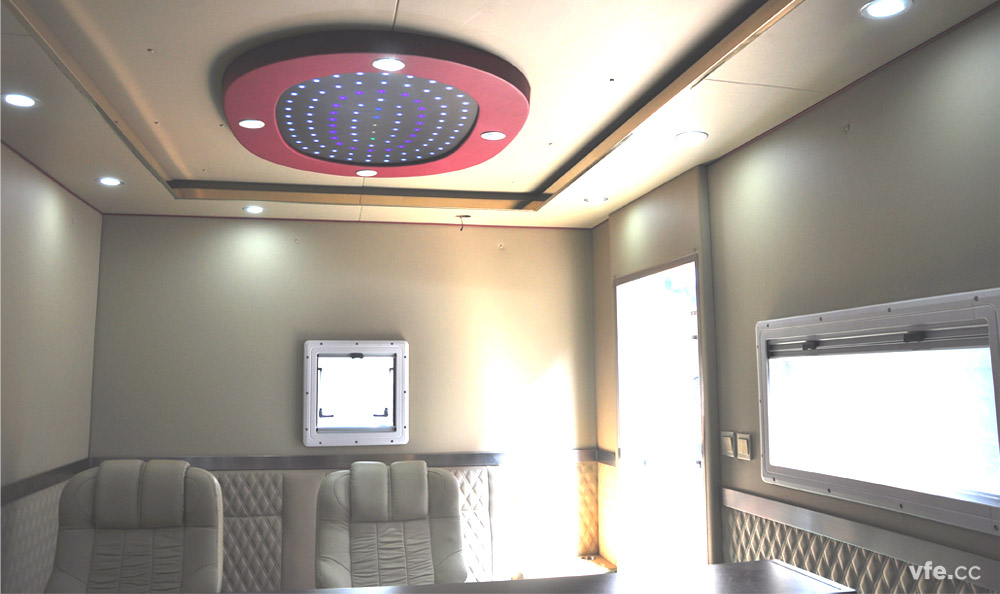 移動式高壓電機(jī)能效計量檢測平臺內(nèi)部實景