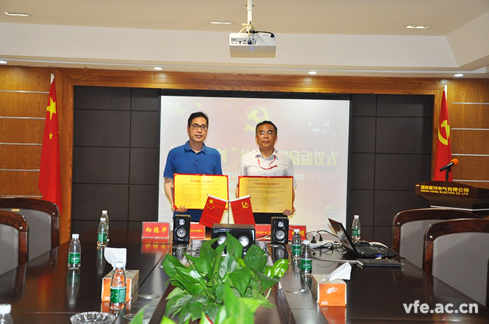 雙方黨支部書(shū)記完成《聯(lián)學(xué)聯(lián)創(chuàng)》共建簽約