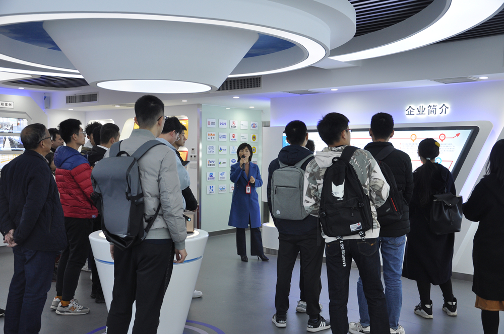 國(guó)防科大同學(xué)來訪銀河電氣參觀見學(xué)