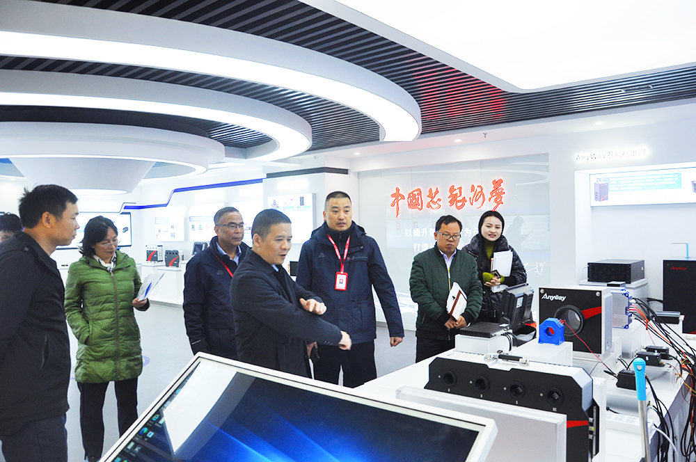 長(zhǎng)沙經(jīng)開(kāi)區(qū)賴(lài)?yán)っ髦魅我恍猩W臨銀河電氣調(diào)研指導(dǎo)